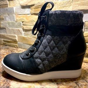 Wedge sneakers